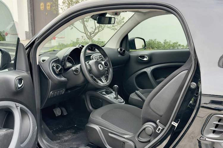 Used smart fortwo 2015 1.0L 52 kW Hardtop Passion Edition