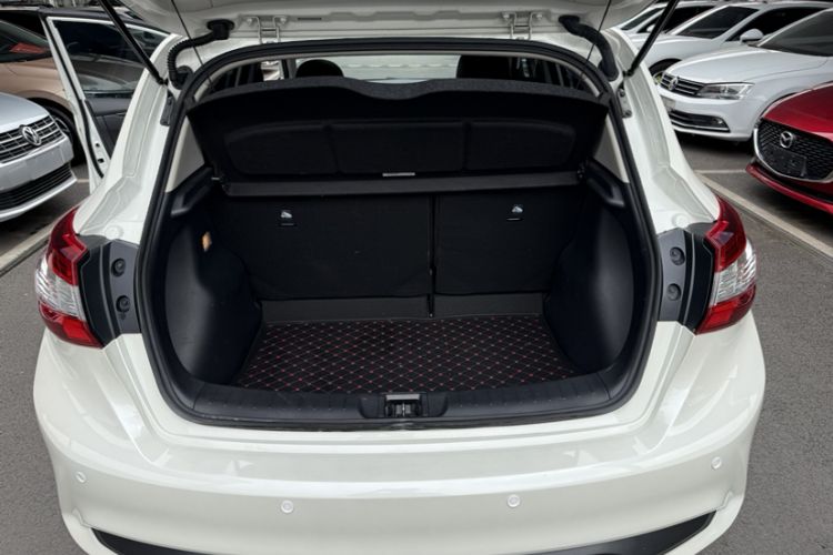 Used Nissan Tiida 2023 1.6L CVT Smart Drive Version Interior 8