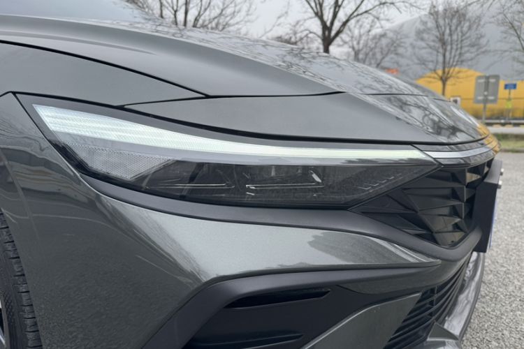 Used Hyundai Elantra 2023 1.5L CVT LUX Prestige Edition Exterior 6