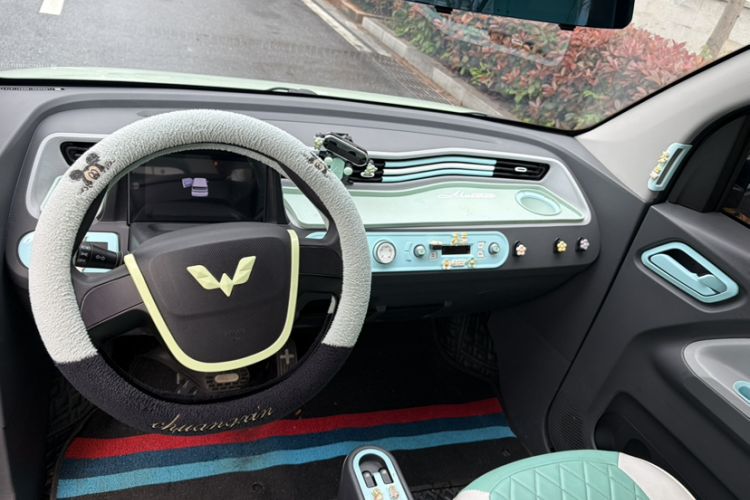 Used Wuling Hongguang MINIEV 2021 Macaron Fashion Edition Lithium-Ion Battery Interior 4