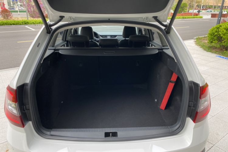 Used Skoda Octavia 2019 TSI280 DSG Luxury Edition Station Wagon China VI Standard Trunk