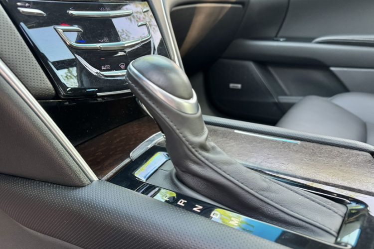 Used Cadillac XTS 2018 28T Tech Edition Gear Lever