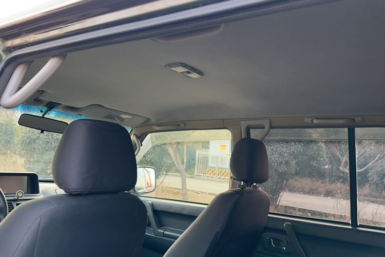 Used Leopaard Q6 2014 2.4L Two-Wheel Drive Version
