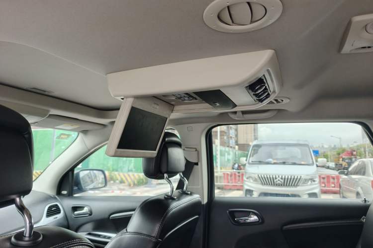 Used Fiat Freemont 2013 3.6L Intelligent All-Wheel-Drive Version Headliner