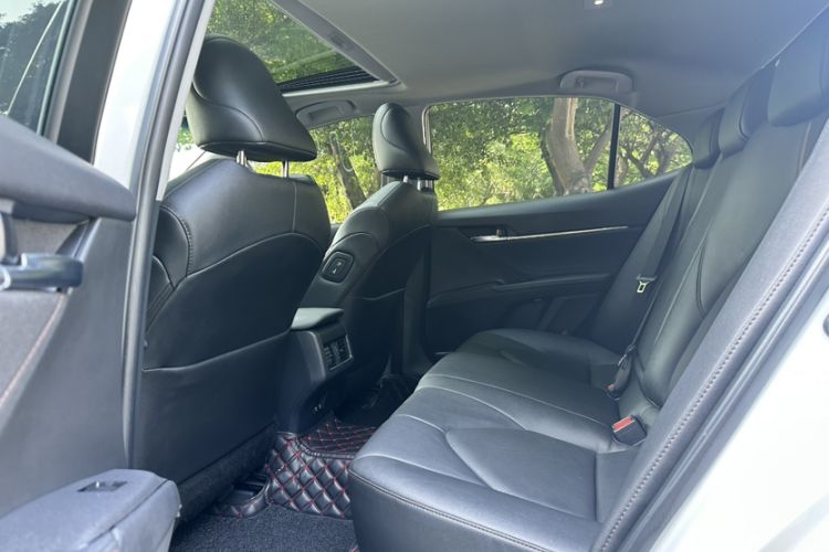 Used Toyota Camry 2021 2.0G Luxury Edition
