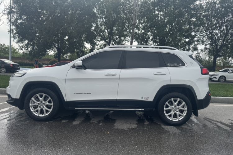 Used Jeep Cherokee 2016 2.4L Professional Edition