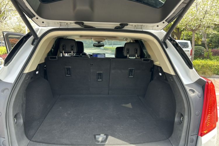 Used Cadillac XT5 2018 25T Luxury Model Trunk