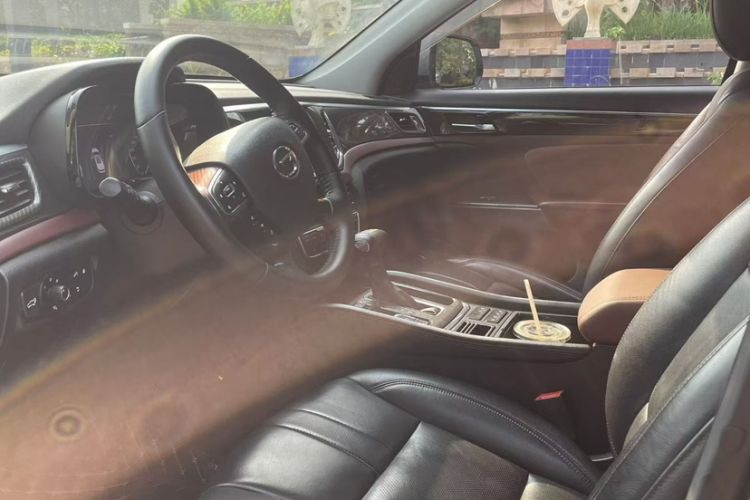 Used GAC Trumpchi GS8 2017 320T Two-Wheel Drive Luxury Smart Connectivity Version (7 Seats) Interior 2