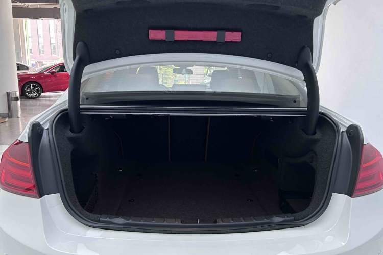 Used BMW 3 Series 2015 320Li Luxury Design Package Trunk