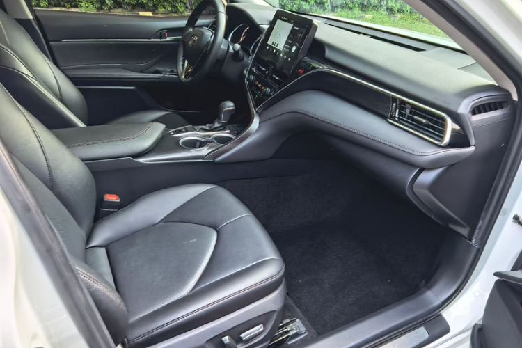 Used Toyota Camry 2021 2.0G Luxury Edition Interior 5
