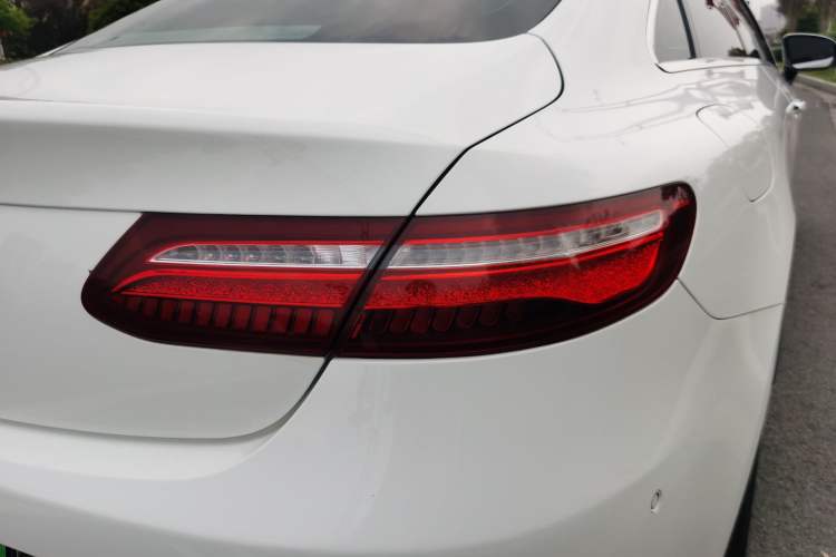 Used Mercedes-Benz E-Class 2020 E 260 Coupe Exterior 5