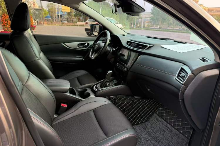 Used Nissan Qashqai 2019 2.0L CVT Luxury Edition Interior 5