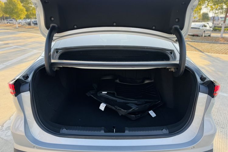 Used Geely Galaxy L6 2025 EM-i 140km Starship Edition
