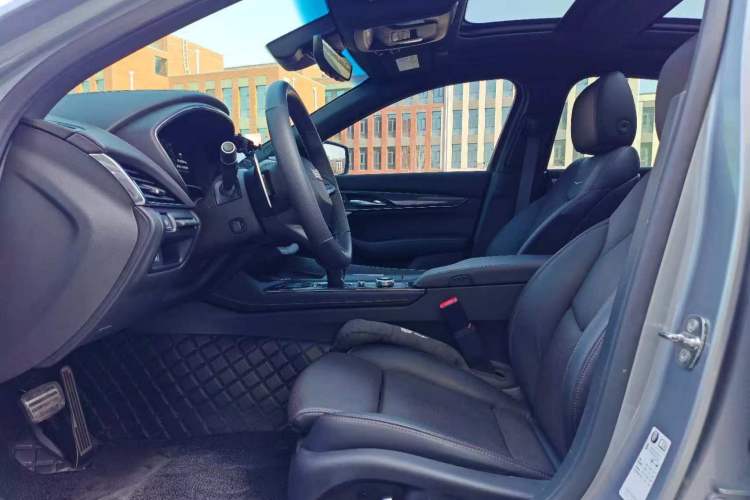 Used Cadillac CT5 2023 28T Platinum Edition Interior 1