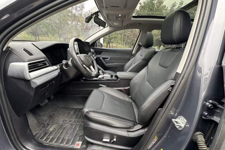 Used BYD Song Pro New Energy 2019 DM 1.5T Four-Wheel Drive Performance Edition Deluxe Model Interior 2