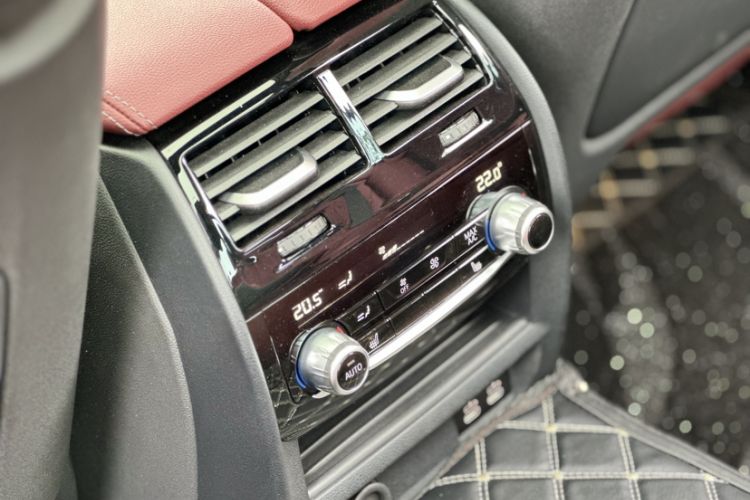 Used BMW 5 Series 2023 530Li Luxury Edition M Sport Package Interior 4