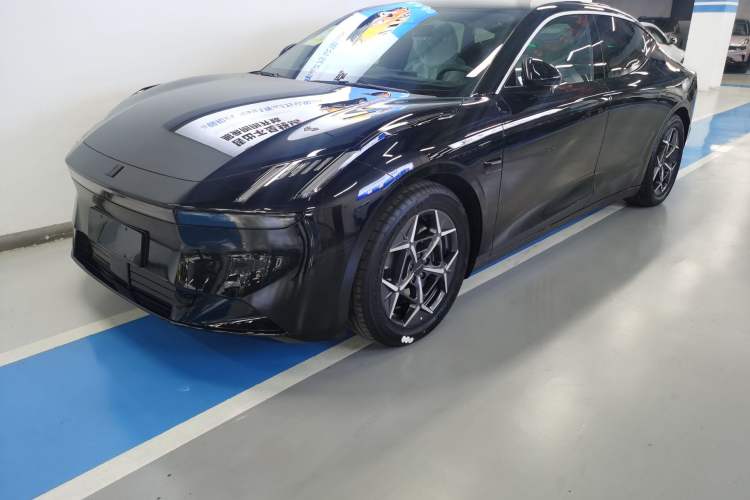 Used Lynk & Co Z10 2025 95 kWh 766 km Range Rear-Wheel Drive Max