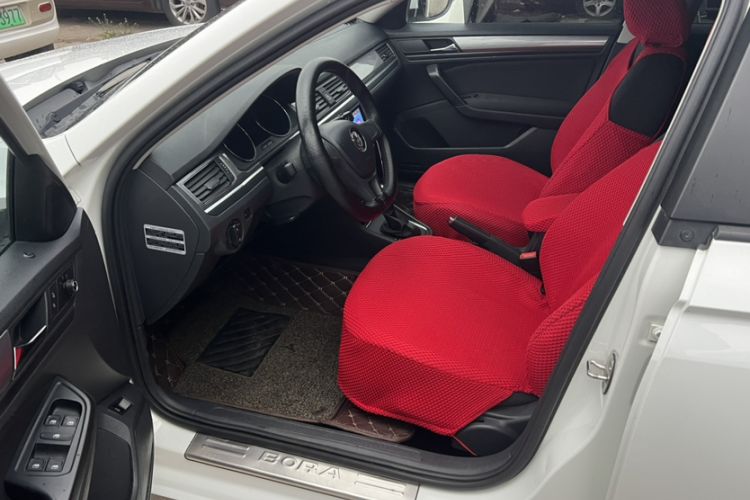 Used Volkswagen Bora 2016 1.6L Automatic Fashion Model Interior 3