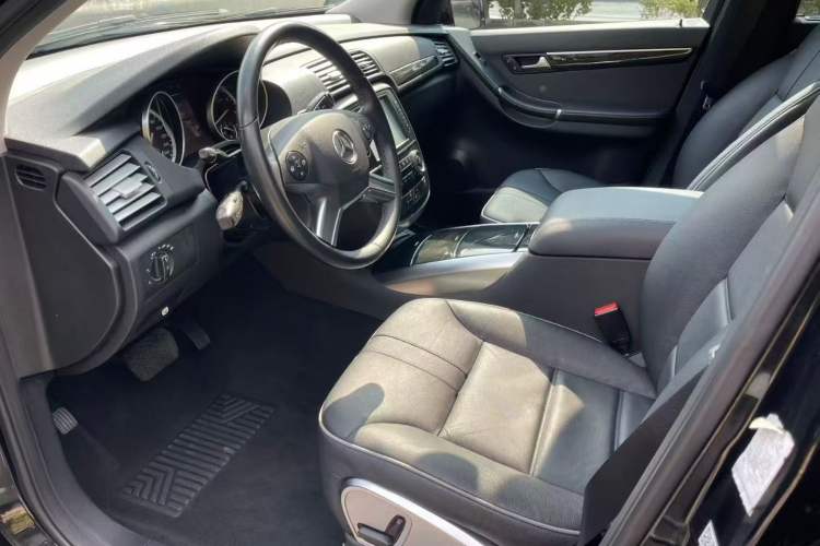 Used Mercedes-Benz R-Class 2017 R 320 4MATIC Business Edition Prestige Model
