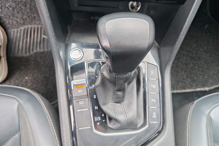 Used Volkswagen Tiguan L 2019 Revised 330TSI Automatic Two-Wheel Drive Smart & Luxury Edition China VI Standard