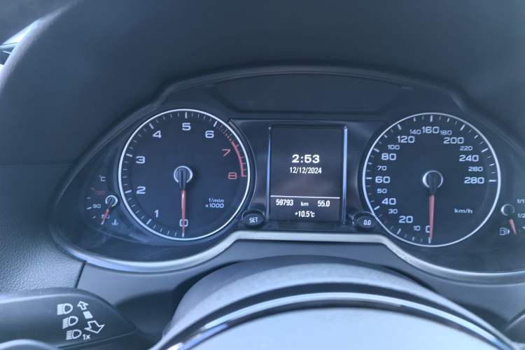 Used Audi Q5 2017 40 TFSI Technology Edition Odometer Close Up