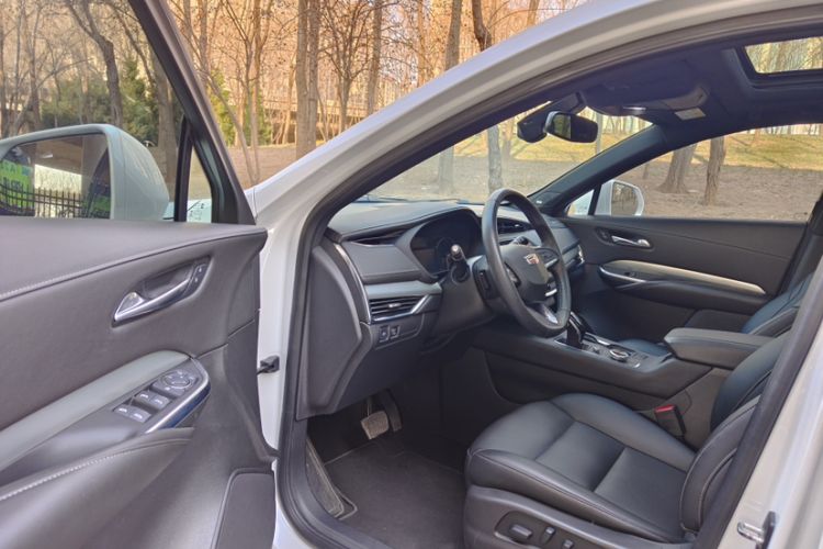 Used Cadillac XT4 2021 28T Two-Wheel Drive Leading Version
