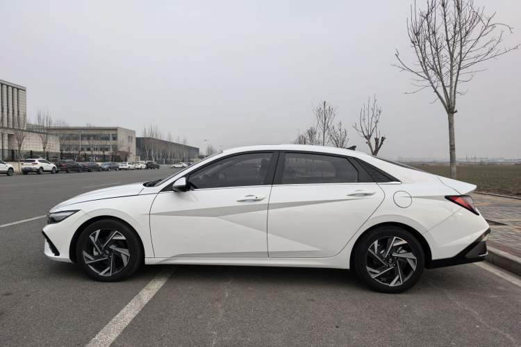 Used Hyundai Elantra 2023 1.5L CVT LUX Prestige Edition
