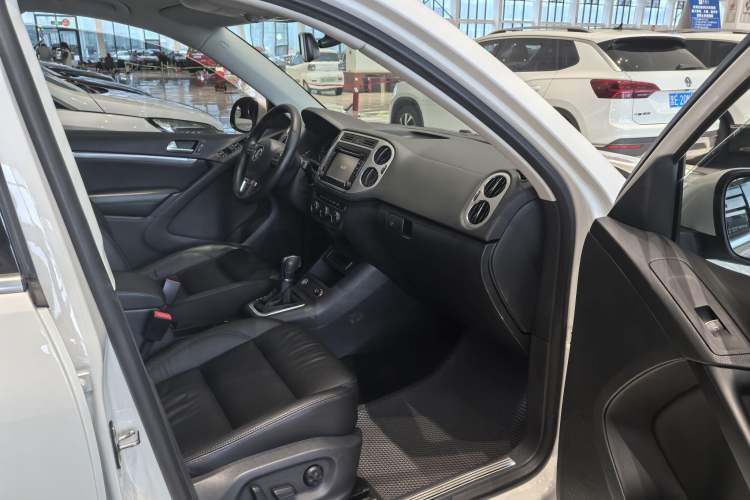 Used Volkswagen Tiguan L 2015 1.8TSI Automatic All-Wheel-Drive Luxury Model