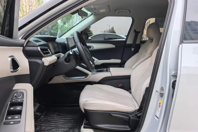 Used BYD Yuan UP 2025 Intelligent Driving Version 401 KM Dynamic Edition Interior 2