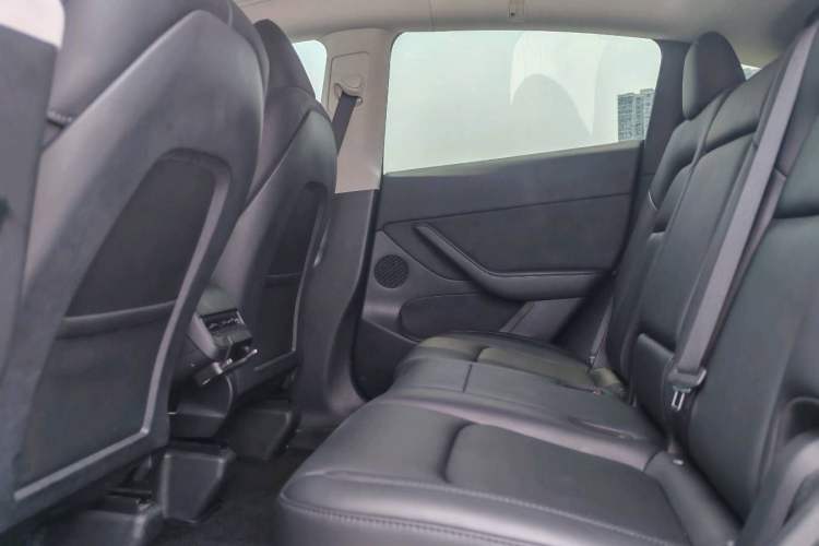 Used Tesla Model Y 2024 Rear-Wheel-Drive Version Interior 3