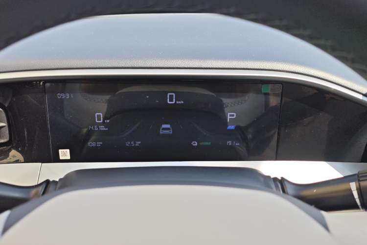 Used Geely Galaxy Geome 2025 410 km Free Version Odometer Close Up