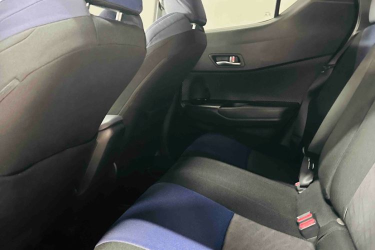 Used Toyota C-HR EV 2020 Luxury Sunroof Edition Interior 6