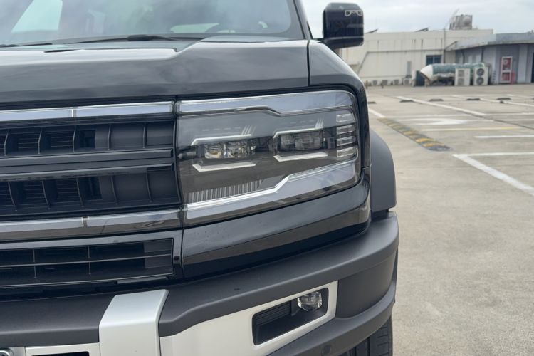 Used Formula Leopard Leopard 5 2023 Navigator Edition