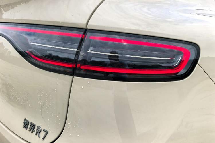 Used Hima Luxeed R7 2025 Range-Extended Version 251 km Max
