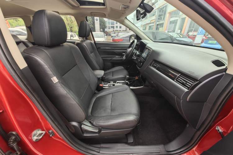 Used Mitsubishi Outlander 2018 2.4L 4x4 Luxury Edition 7-Seater