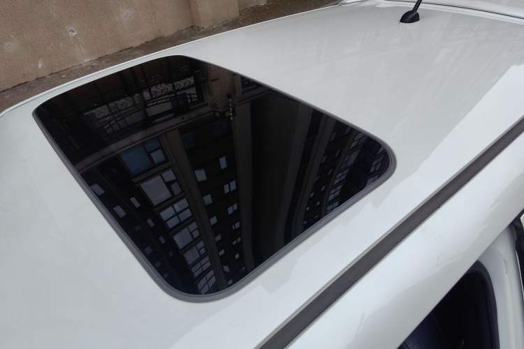 Used Infiniti ESQ 2014 1.6L Luxury Edition Roof