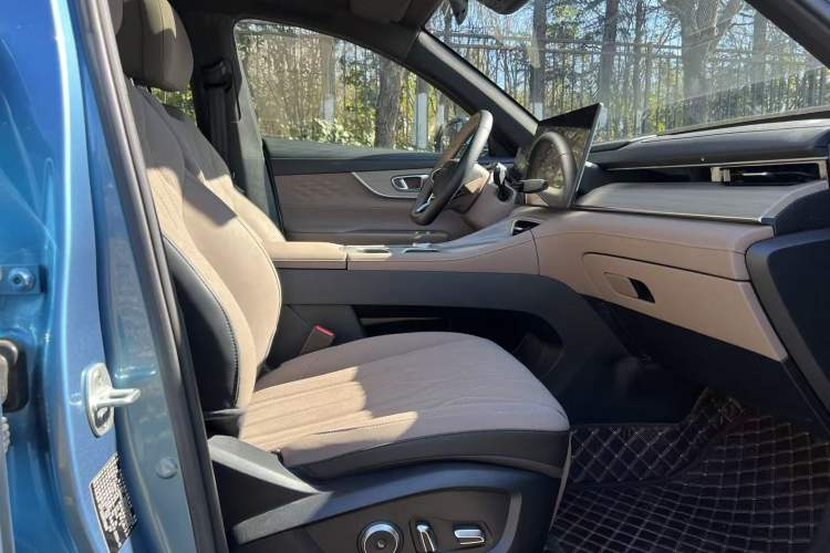 Used Chery Tiggo 8 PLUS C-DM 2025 1.5T 116 km Prestige Version 5 Seats
