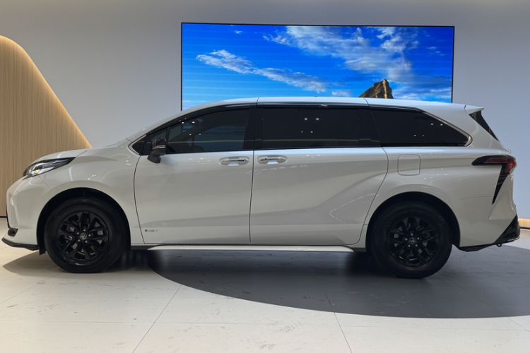 Used Toyota Granvia 2024 2.5L Hybrid Comfort Edition