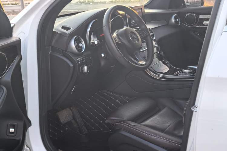 Used Mercedes-Benz GLC 2017 GLC 260 4MATIC Luxury Model