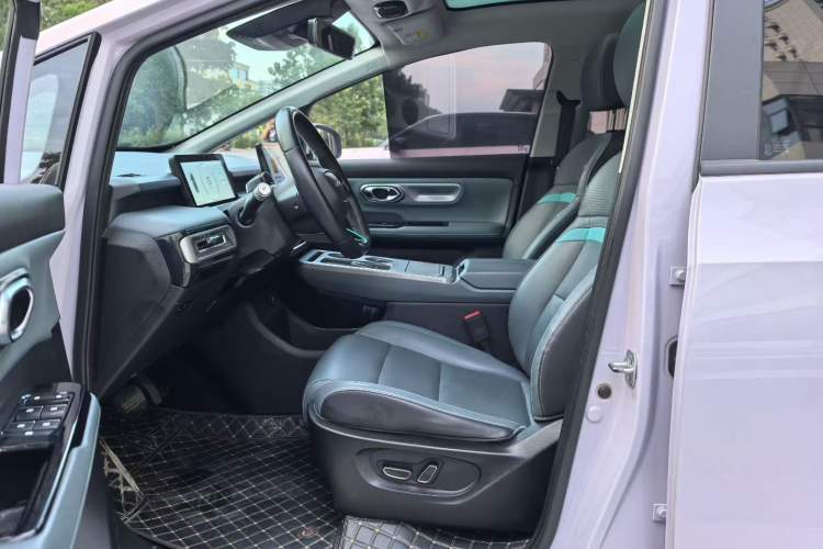 Used AION Y 2022 Plus 70 Tech Edition