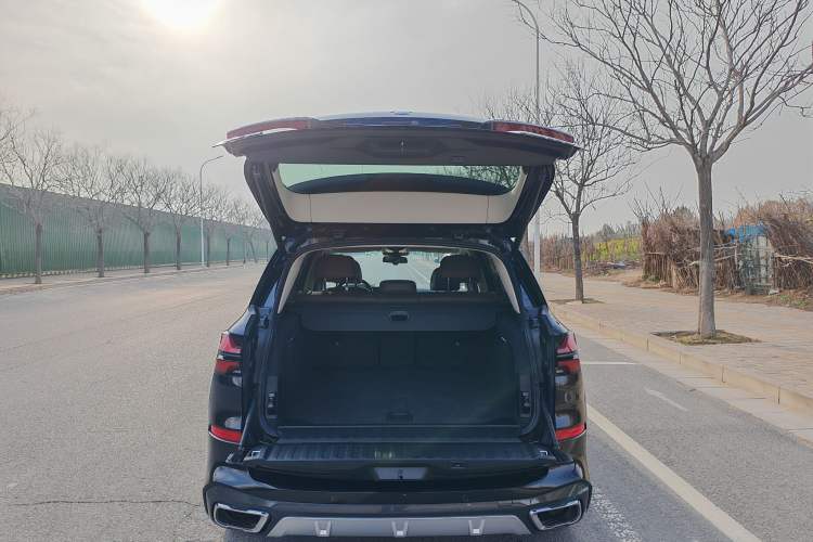 Used BMW X5 2023 xDrive 30Li Luxury M Sport Package
