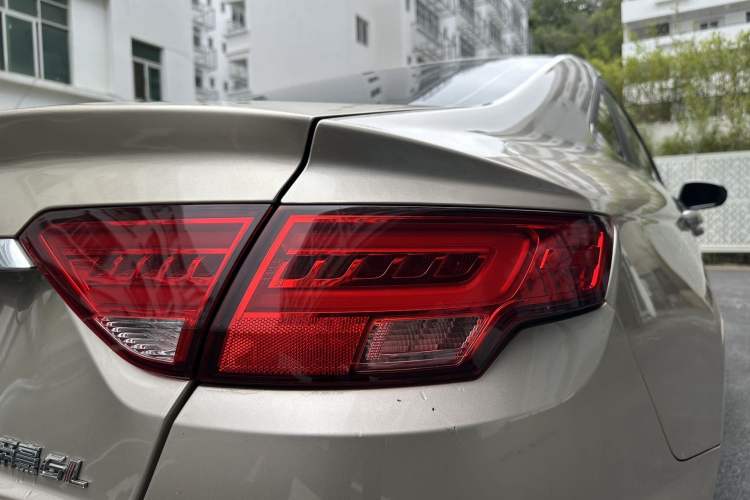 Used Geely Auto Emgrand GL 2018 1.8L DCT Elite Smart Connectivity Version Exterior 6