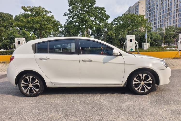 Used Geely Auto Classic Emgrand 2013 Hatchback 1.8L CVT Prestige Model Exterior 3