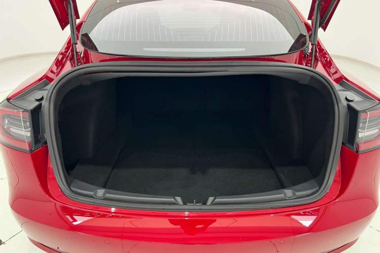 Used Tesla Model 3 2019 Long-Range Rear-Wheel-Drive Version
