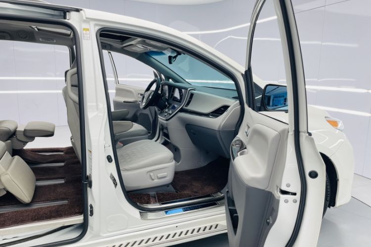 Used Toyota Sienna 2020 3.5L Two-Wheel Drive XLE Leather Interior 7 Seats Mexico Edition
