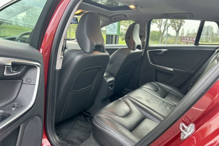 Used Volvo V60 2014 Restyled T5 Zhiya Edition
