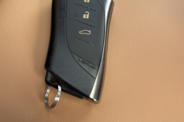 Used Lexus ES 2022 300h Excellence Edition
