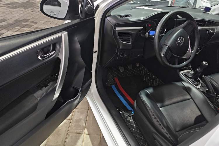 Used Toyota Corolla 2014 1.6L Manual GL Interior 6