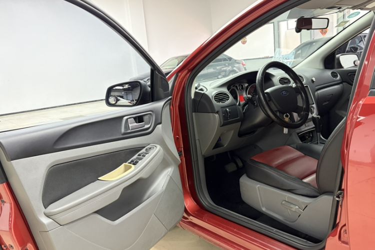 Used Ford Focus 2013 Hatchback Classic 1.8L Automatic Base Model