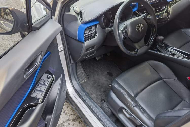 Used Toyota IZOA 2020 2.0L Yichi Version Interior 2